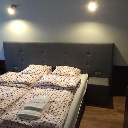 Gosciniec Krepa Hotel Lipsko Bagian luar foto
