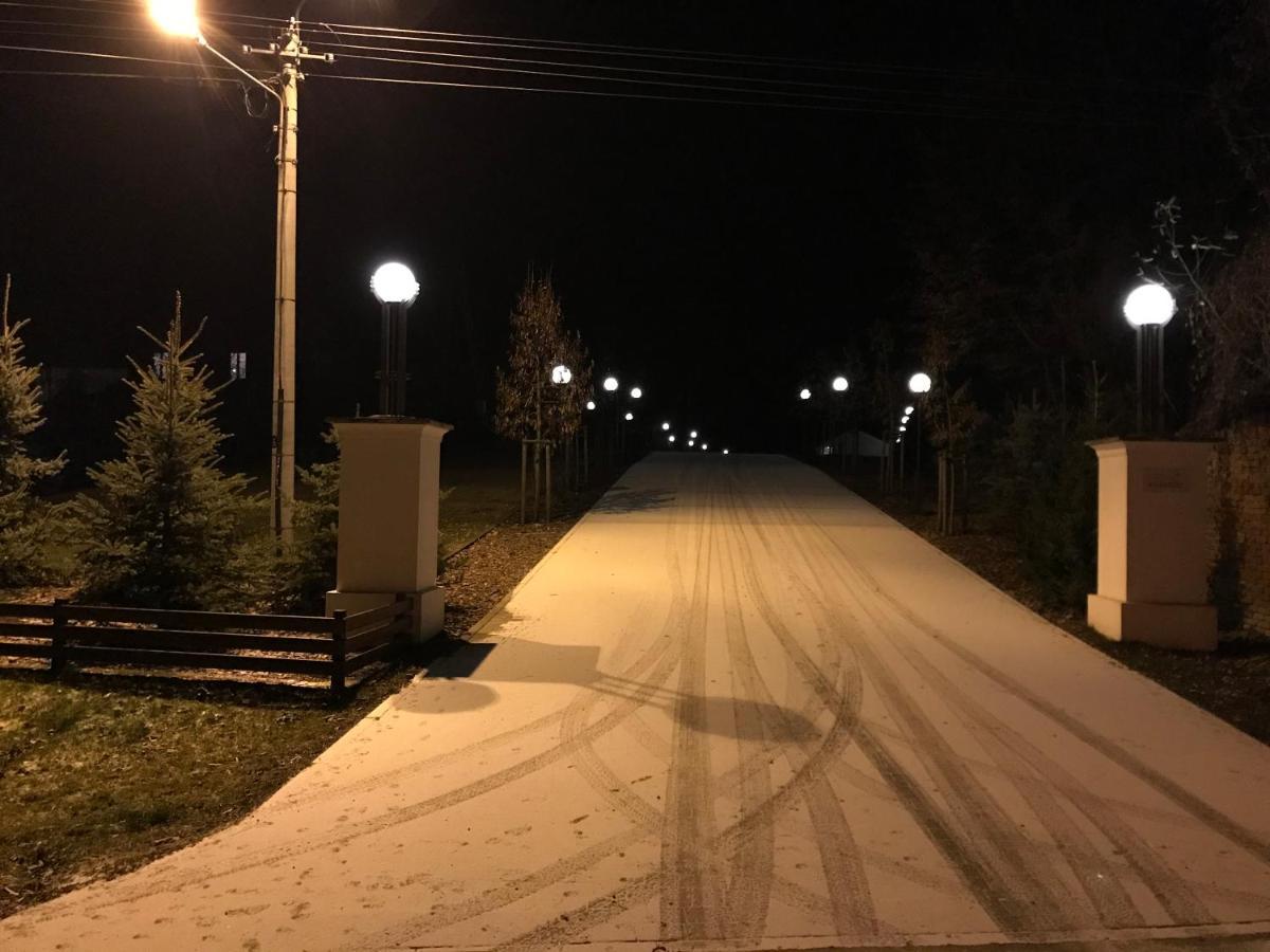 Gosciniec Krepa Hotel Lipsko Bagian luar foto
