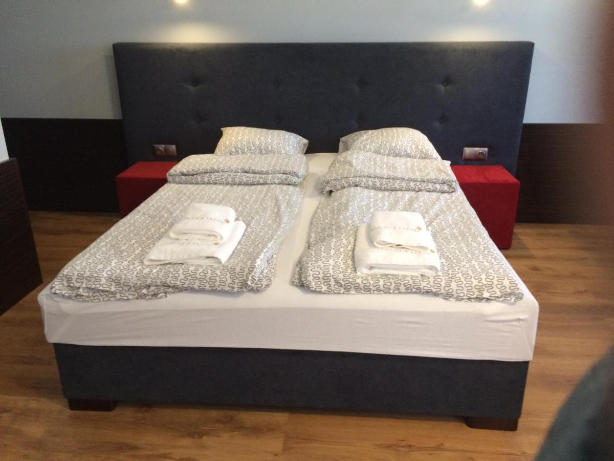Gosciniec Krepa Hotel Lipsko Bagian luar foto